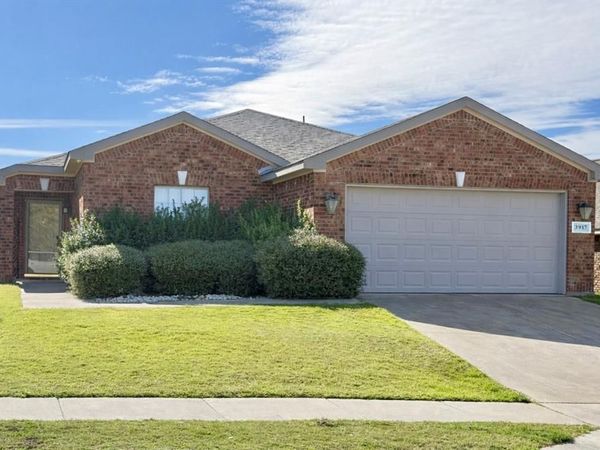 3917 Mantis Street, Fort Worth, TX 76106