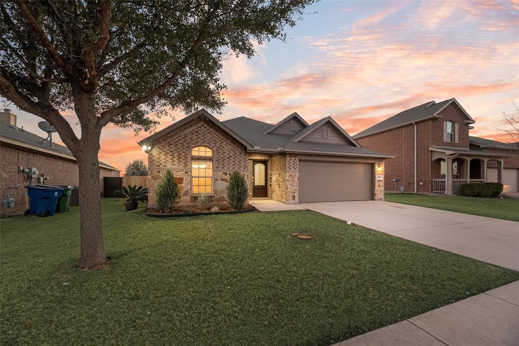 620 S Heights Drive, Crowley, TX 76036 Main Photo