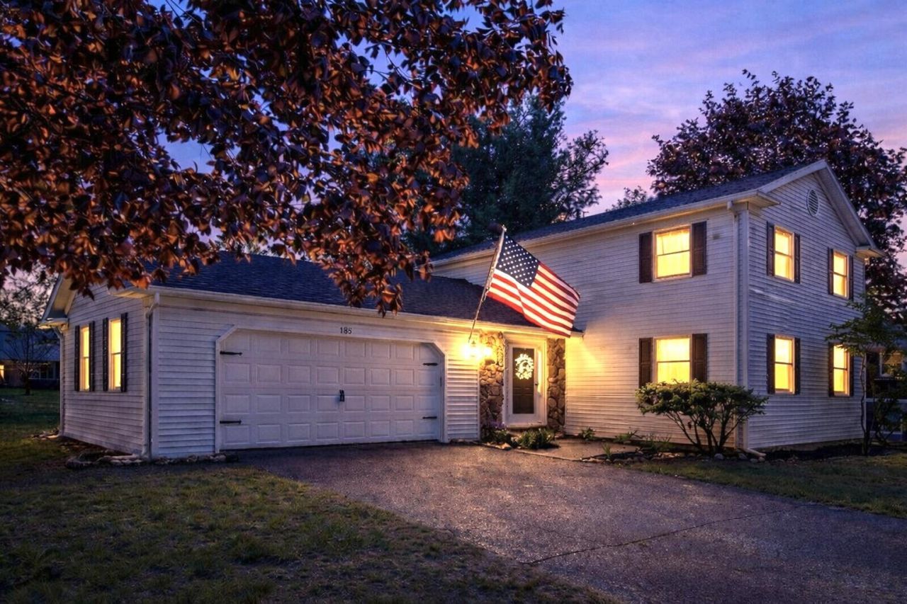 1163 S Lakeside Drive S, Battle Creek, MI 49015 Main Photo