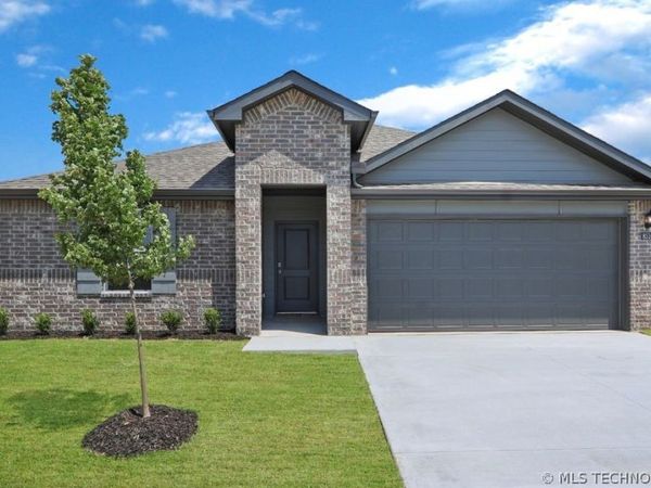 8516 E Galveston Street, Broken Arrow, OK 74014