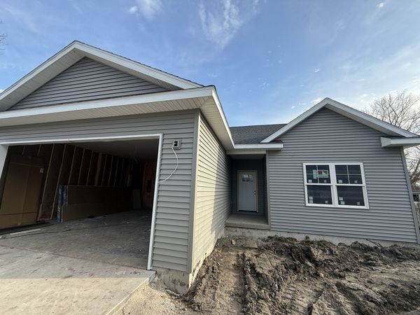 403 E larmon Street, Tolono, IL 61880