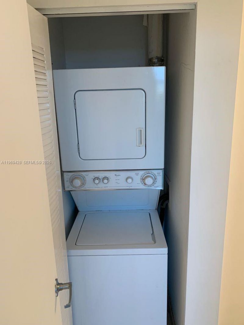 1 Glen Royal Pkwy , Unit 1107, Miami, FL 33125 Photo