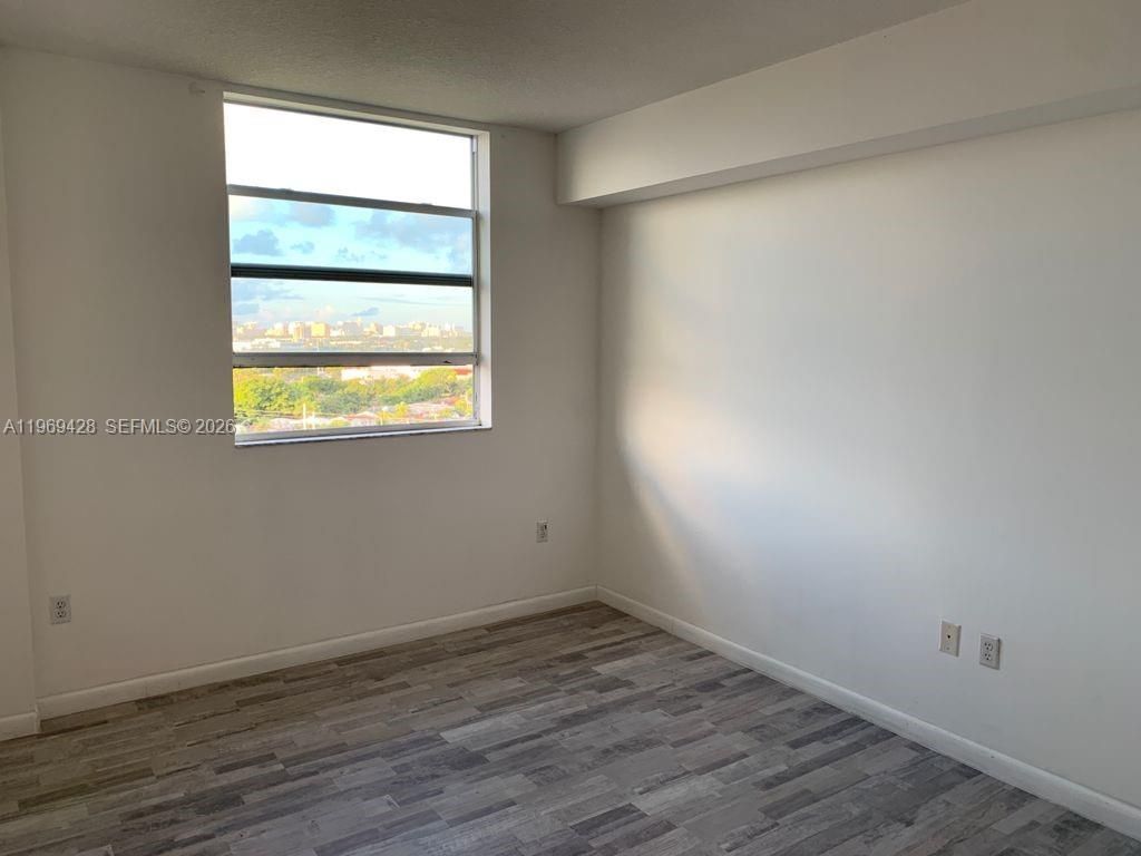 1 Glen Royal Pkwy , Unit 1107, Miami, FL 33125 Photo