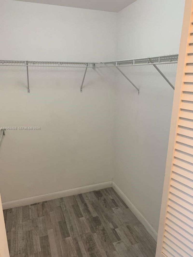 1 Glen Royal Pkwy , Unit 1107, Miami, FL 33125 Photo