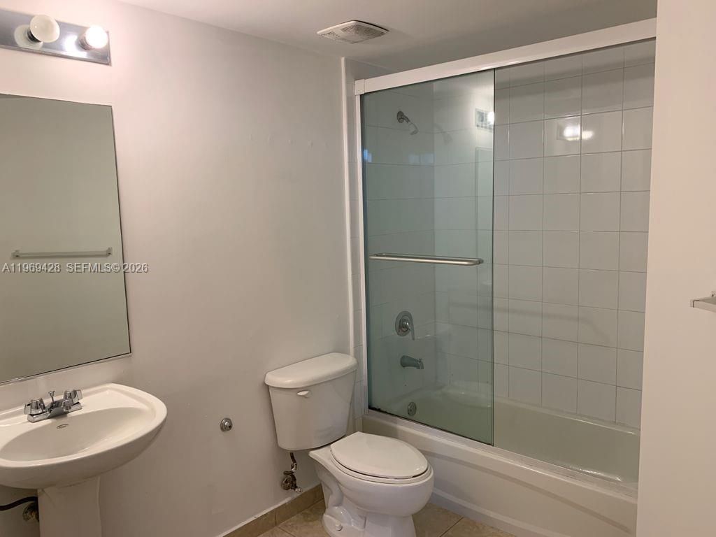1 Glen Royal Pkwy , Unit 1107, Miami, FL 33125 Photo