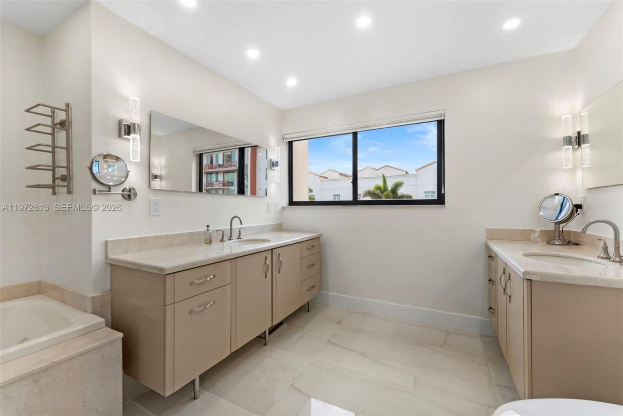 76 Isle Of Venice Dr , Unit H, Fort Lauderdale, FL 33301 Photo