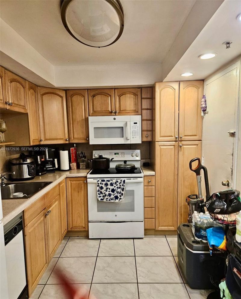 400 Kings Point Dr, Unit 1624, Sunny Isles Beach, FL 33160 Photo