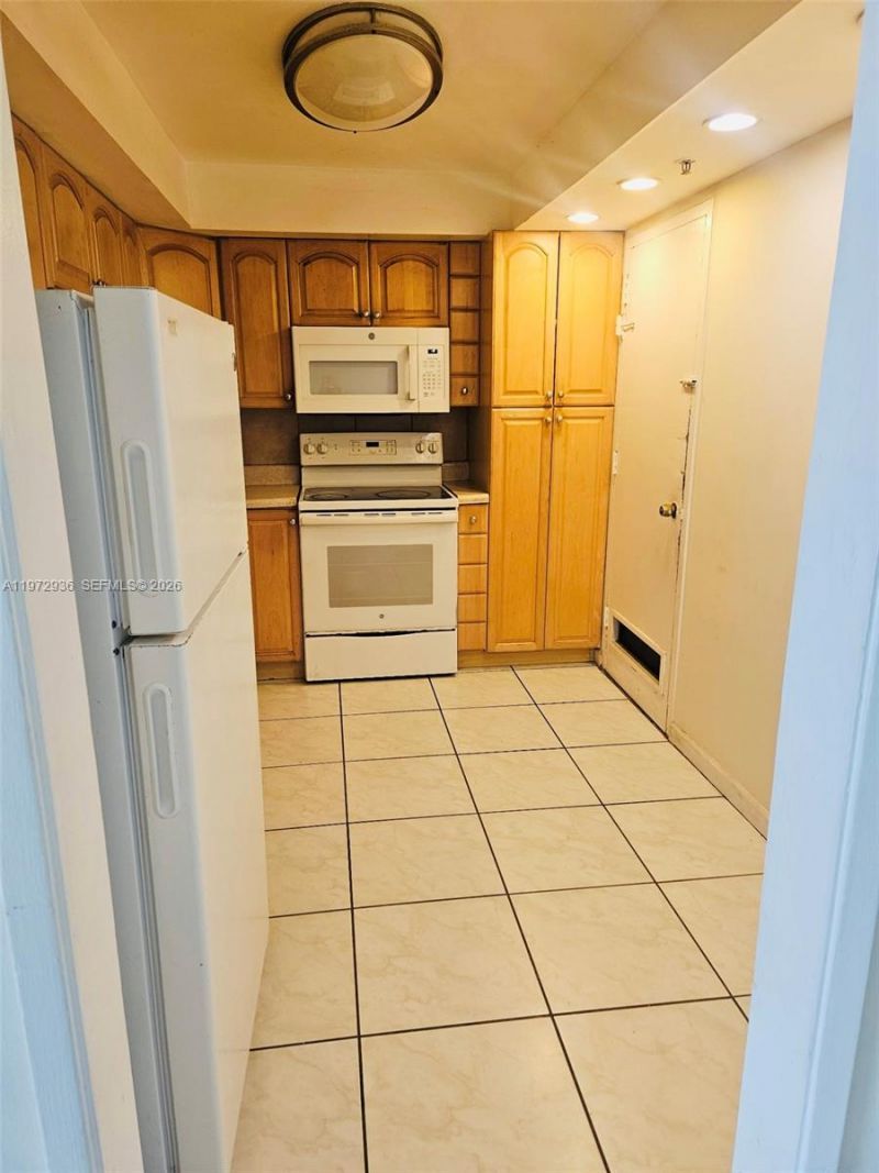 400 Kings Point Dr, Unit 1624, Sunny Isles Beach, FL 33160 Photo
