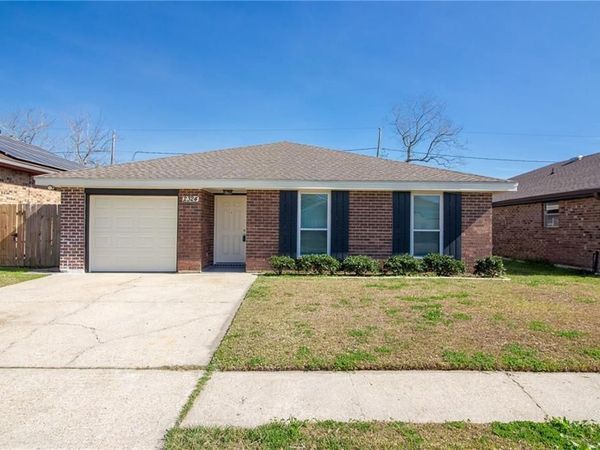 2324 WILLIAMSBURG Drive, LaPlace, LA 70068