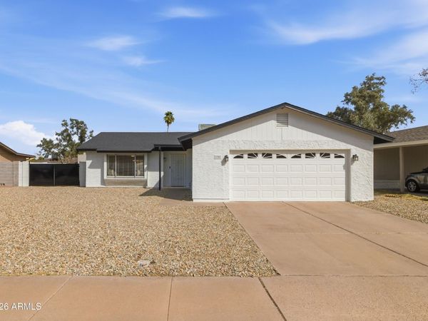 38 W HILLVIEW Street, Mesa, AZ 85201