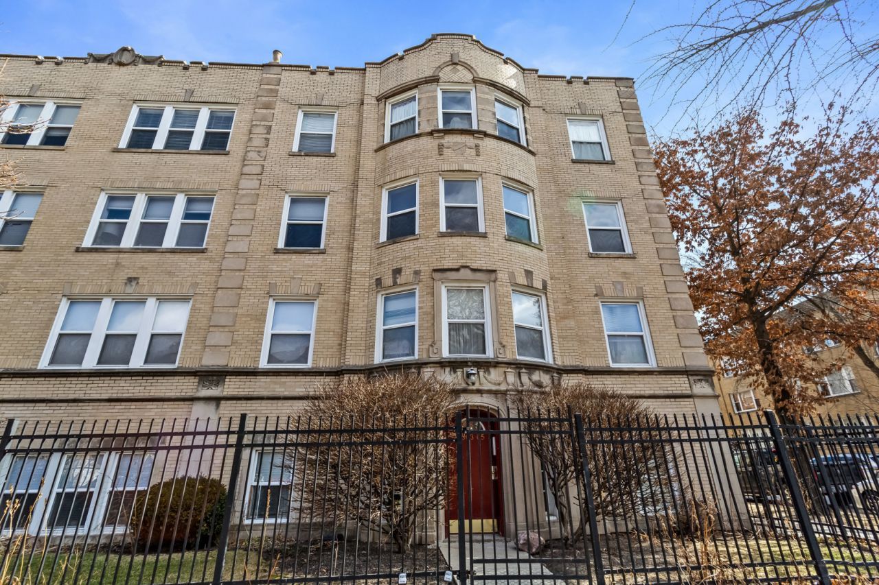 6303 N Claremont Avenue, Unit 2, Chicago, IL 60659 Main Photo