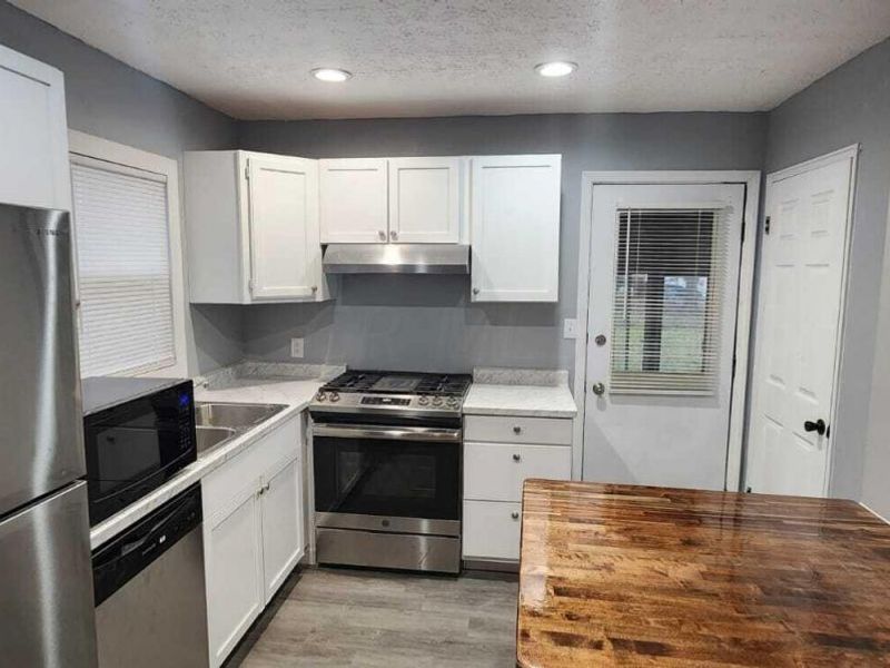 2459 NE Meredith Drive NE, Columbus, OH 43219 Photo 1