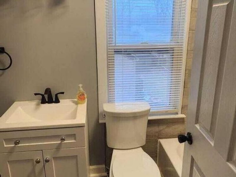 2459 NE Meredith Drive NE, Columbus, OH 43219 Photo 2