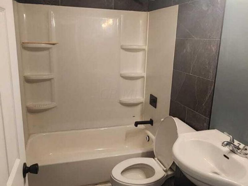 2459 NE Meredith Drive NE, Columbus, OH 43219 Photo 3