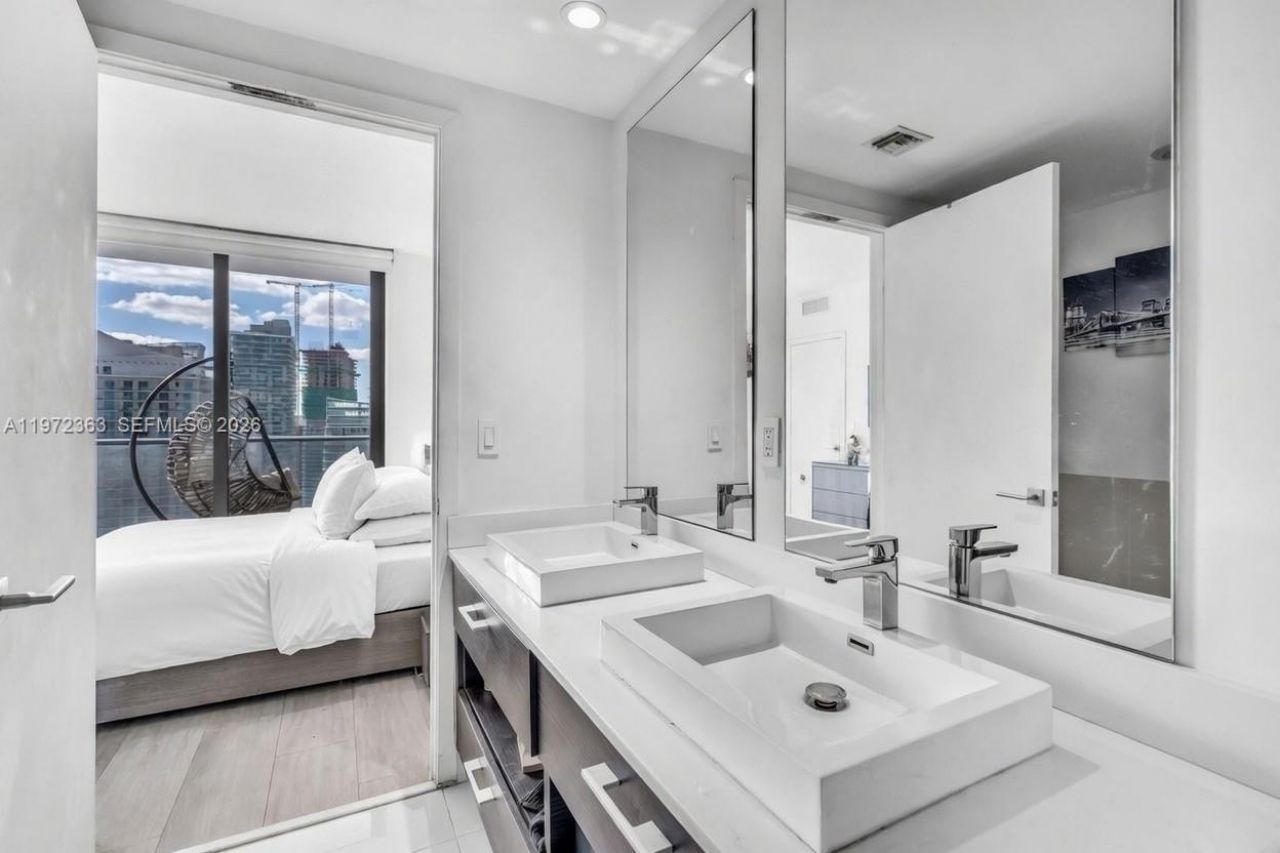 55 SW 9th St , Unit 3703, Miami, FL 33130 Photo