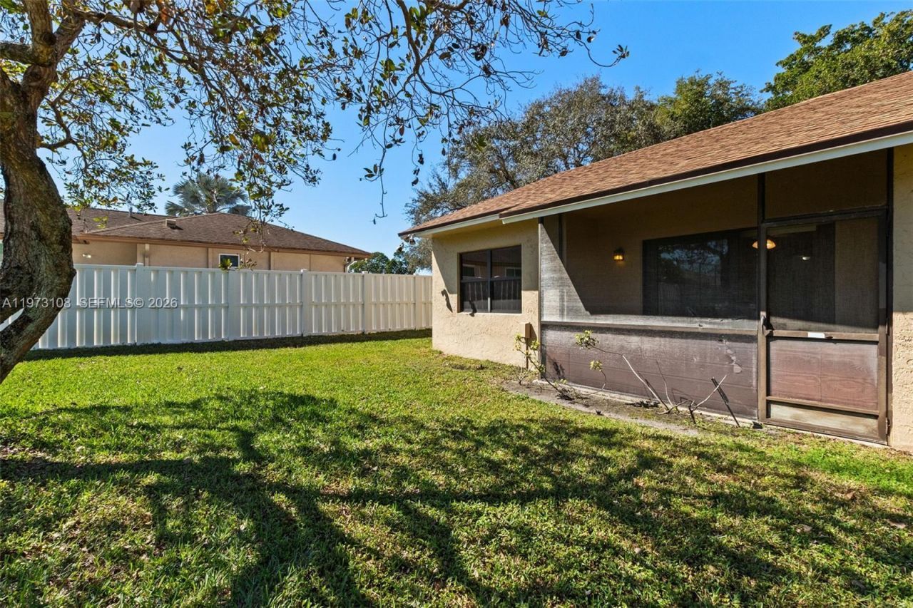 5356 Gate Lake Rd, Unit 5356, Tamarac, FL 33319 Photo