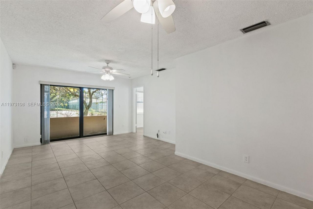 5356 Gate Lake Rd, Unit 5356, Tamarac, FL 33319 Photo