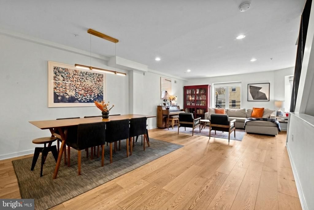 807 S 6th Street, Philadelphia, PA 19147 Main Photo