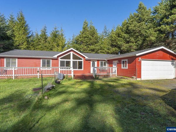 290 SW Newton Dr, Waldport, OR 97394