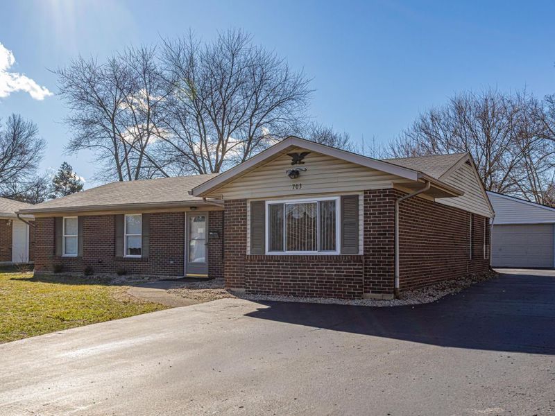 703 Pointview Drive, Westerville, OH 43081 Photo 2