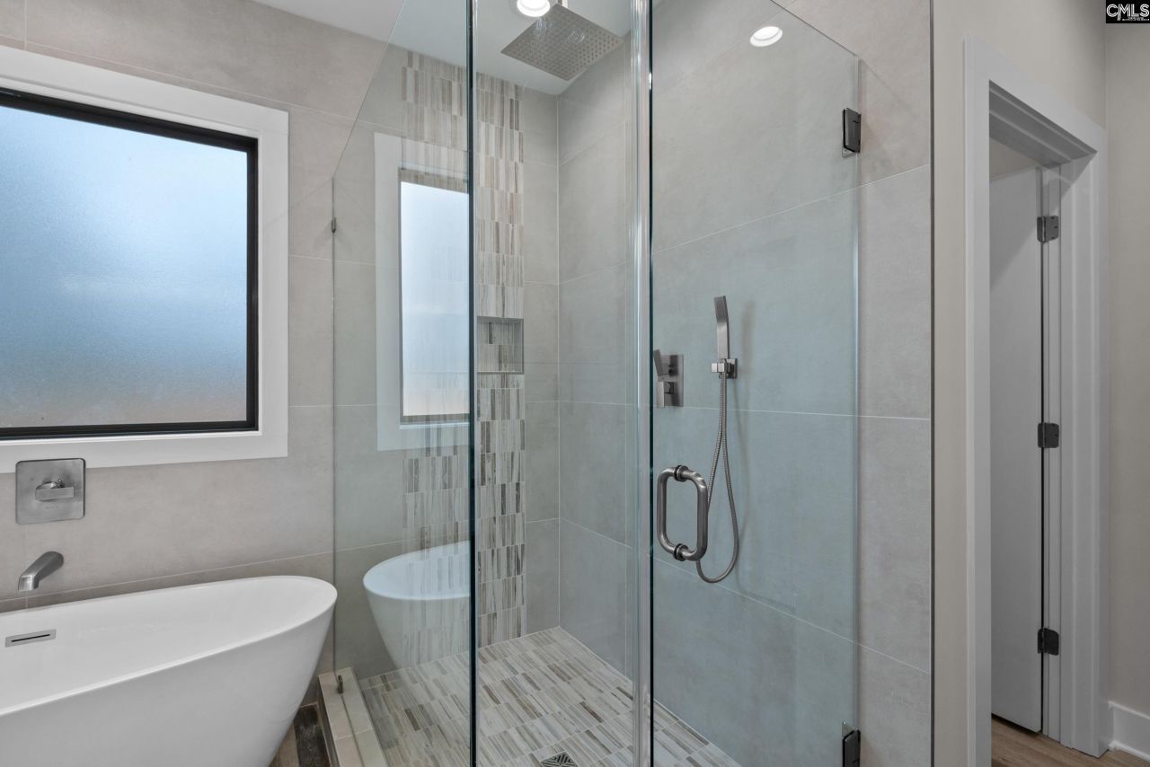 220 Breakwater Drive  Photo 18