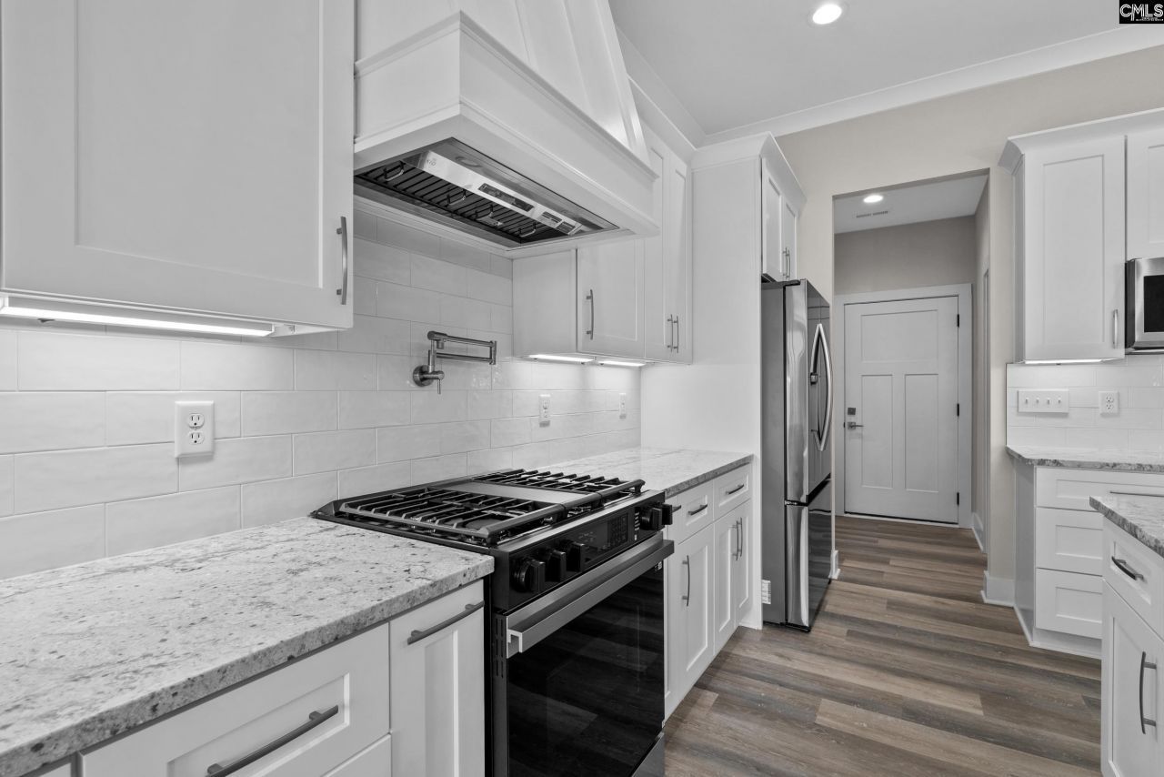 220 Breakwater Drive  Photo 7