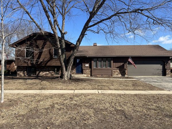 527 N Lyle Avenue, Elgin, IL 60123