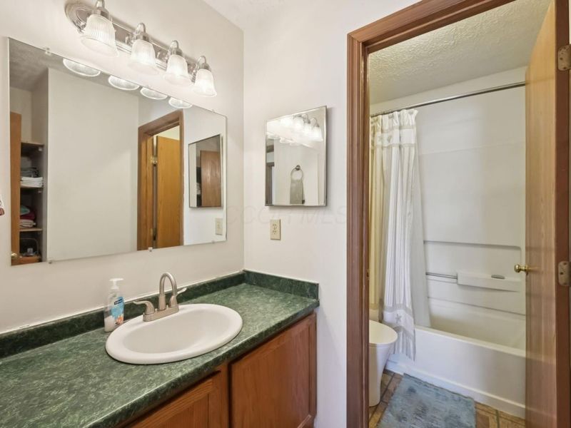 2535 Bridlewood Court , Obetz, OH 43207 Photo 16