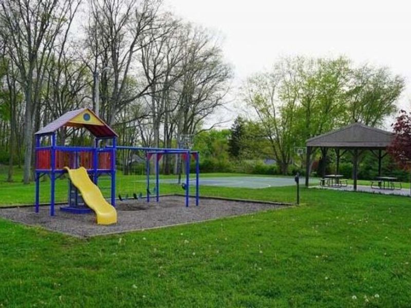 1730 W Choctaw Drive, London, OH 43140 Photo 3