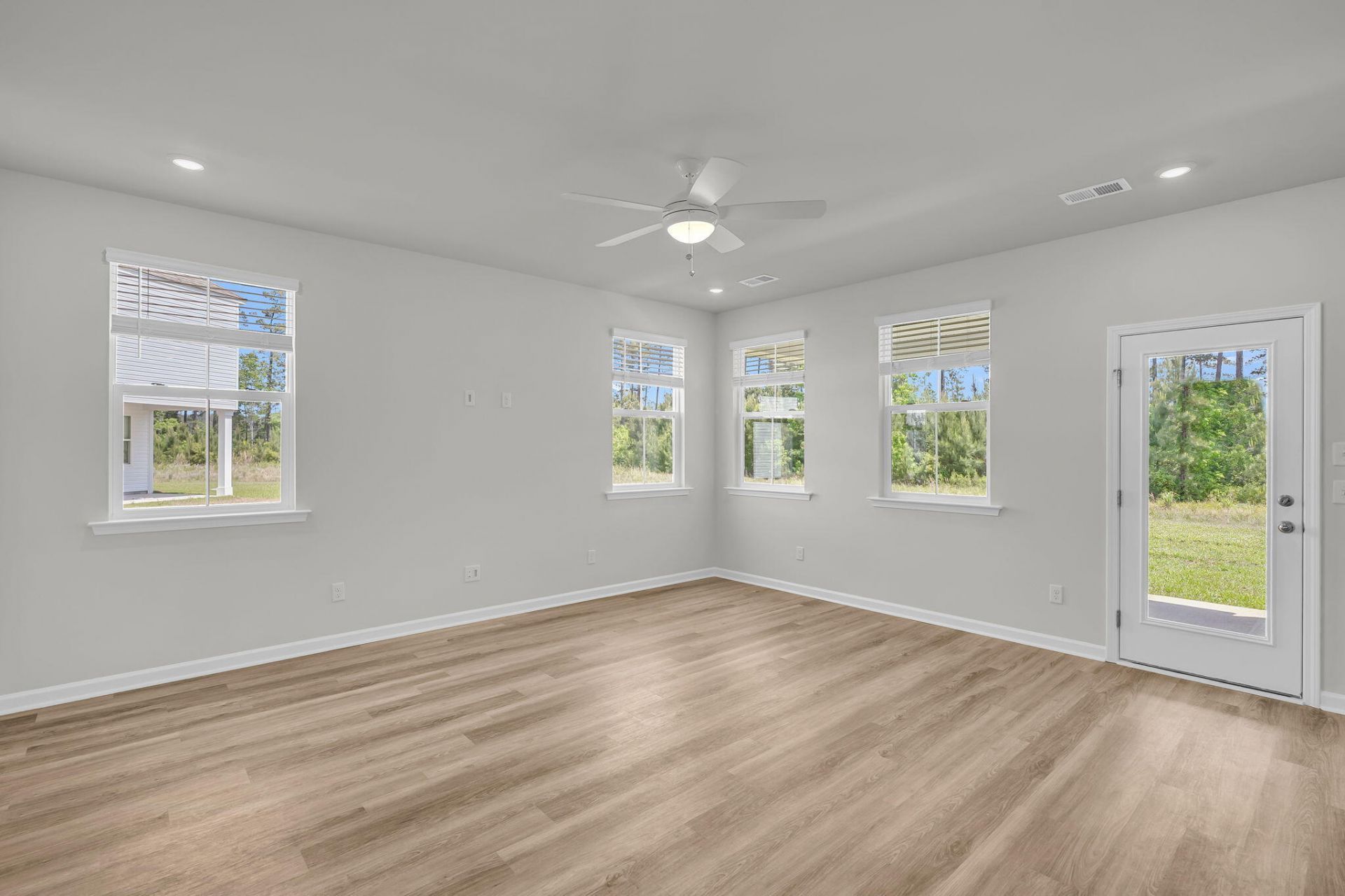322 Clipper Court Photo 16