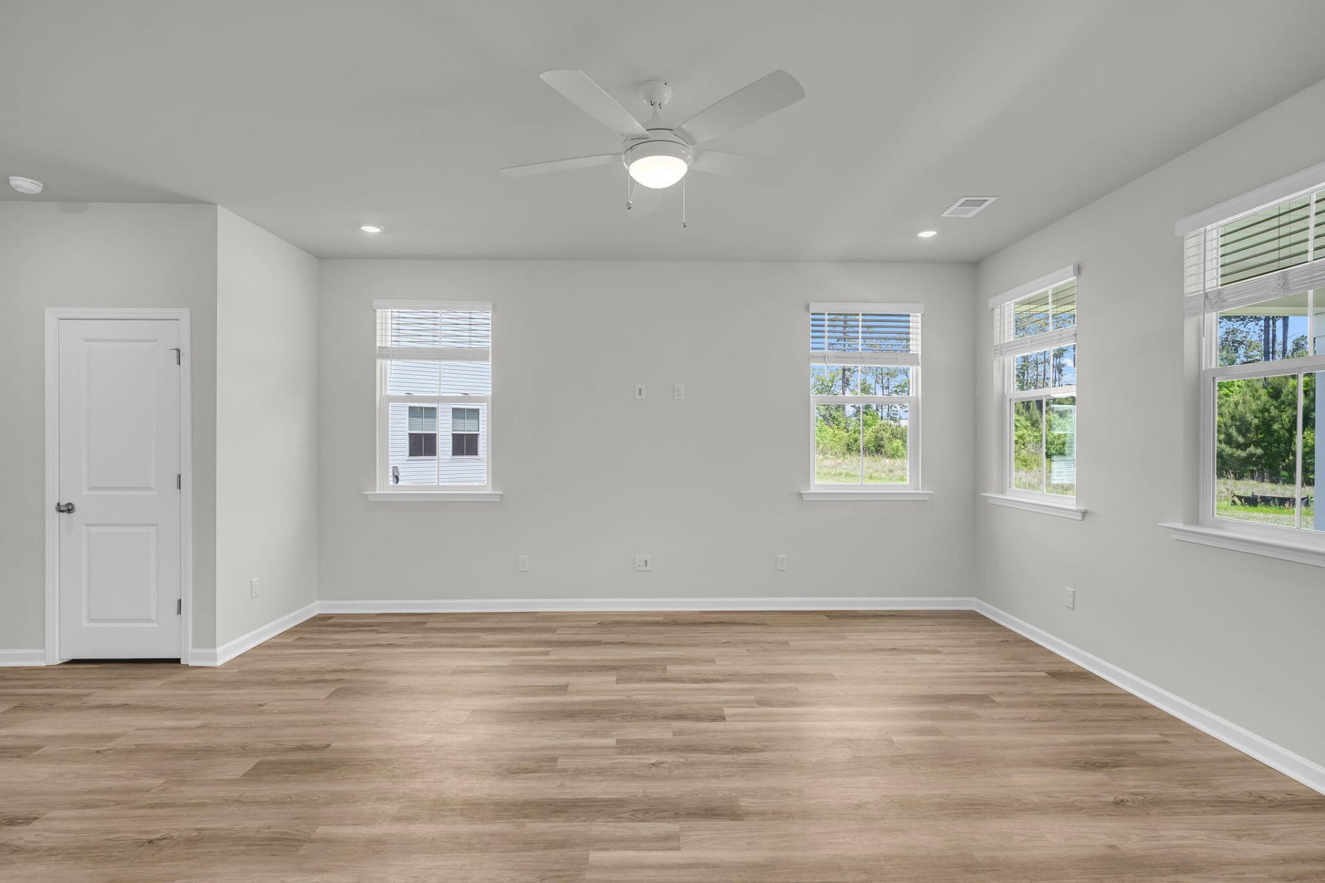 322 Clipper Court Photo 17