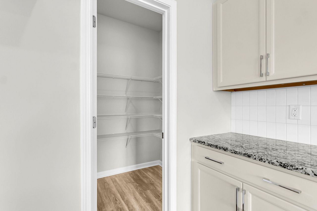 322 Clipper Court Photo 18