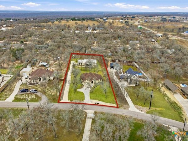 203 Champions Boulevard , La Vernia, TX 78121