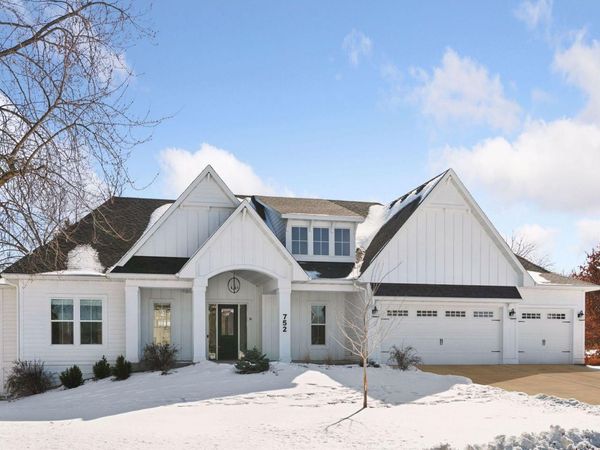 752 Summerbrooke Circle, Eagan, MN 55123