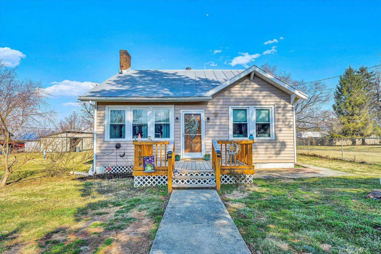 97 Woodman Ave, New Castle, VA 24127 Main Photo