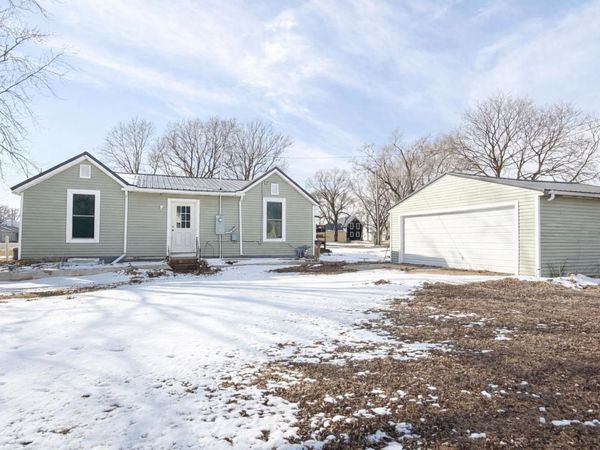 405 Grant Street, Manchester, IA 52057
