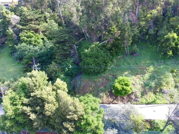 Scout Rd, Oakland, CA 94611