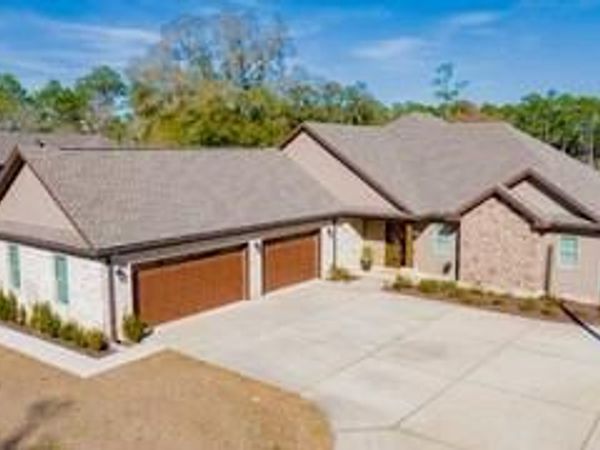 9492 Neumann Drive, Elberta, AL 36530
