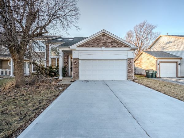 72 N Southport Drive, Mundelein, IL 60060