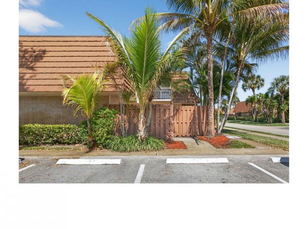 825 Center Street, Unit 9a, Jupiter, FL 33458