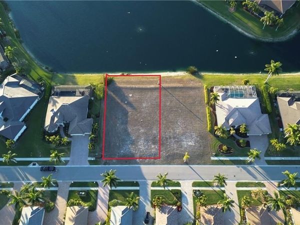 5808 Harbour CIR, CAPE CORAL, FL 33914