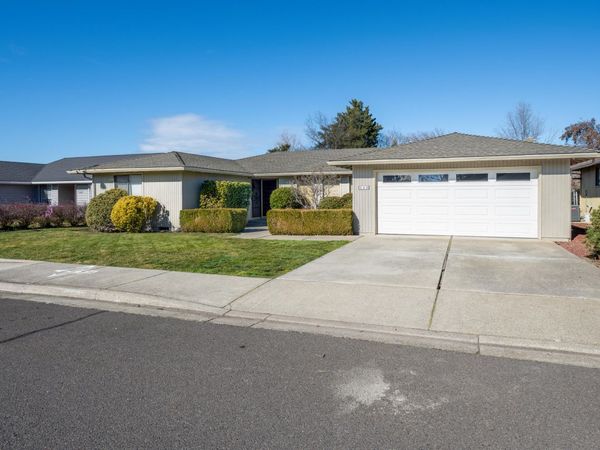 540 Golf View Drive, Medford, OR 97504