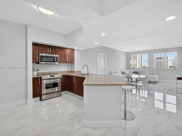 20000 E Country Club Dr, Unit 714, Aventura, FL 33180
