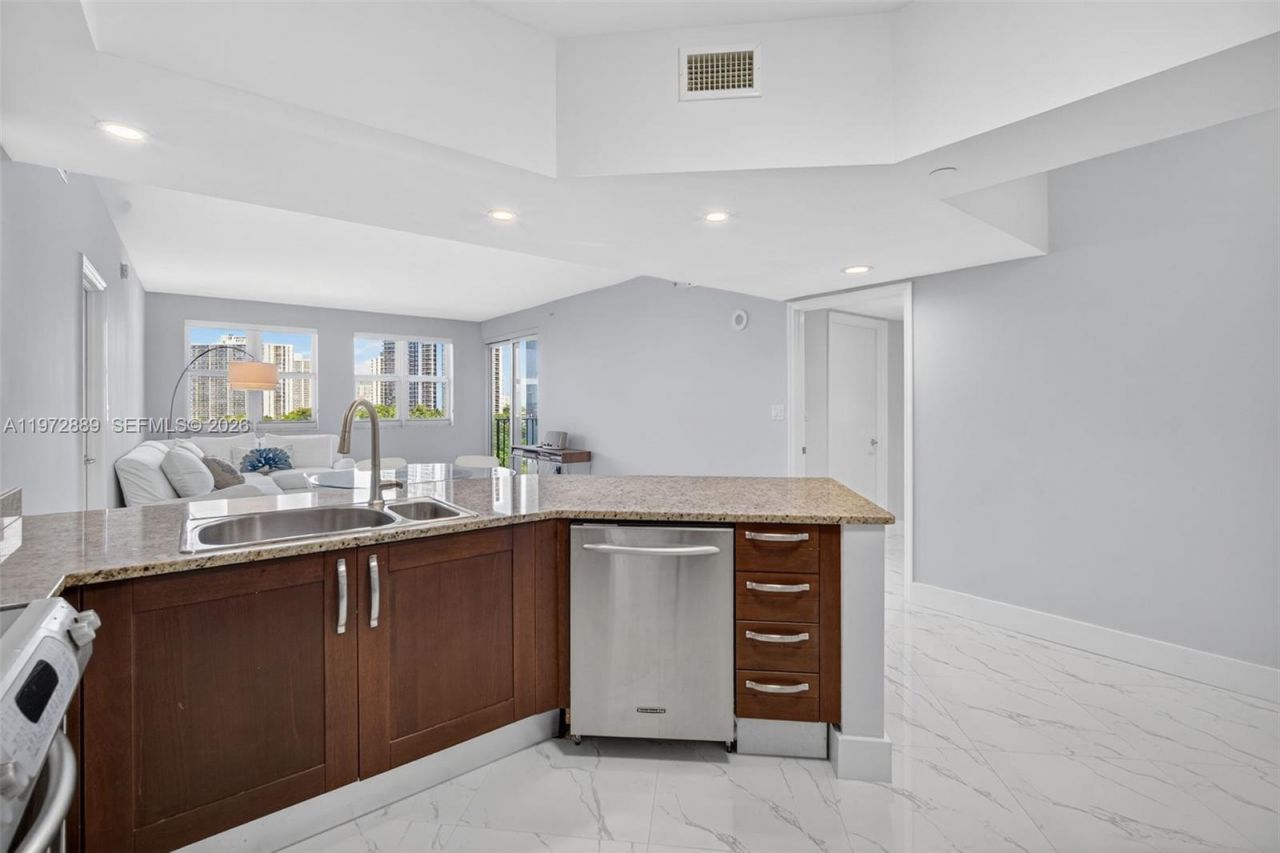 20000 E Country Club Dr, Unit 714, Aventura, FL 33180 Photo