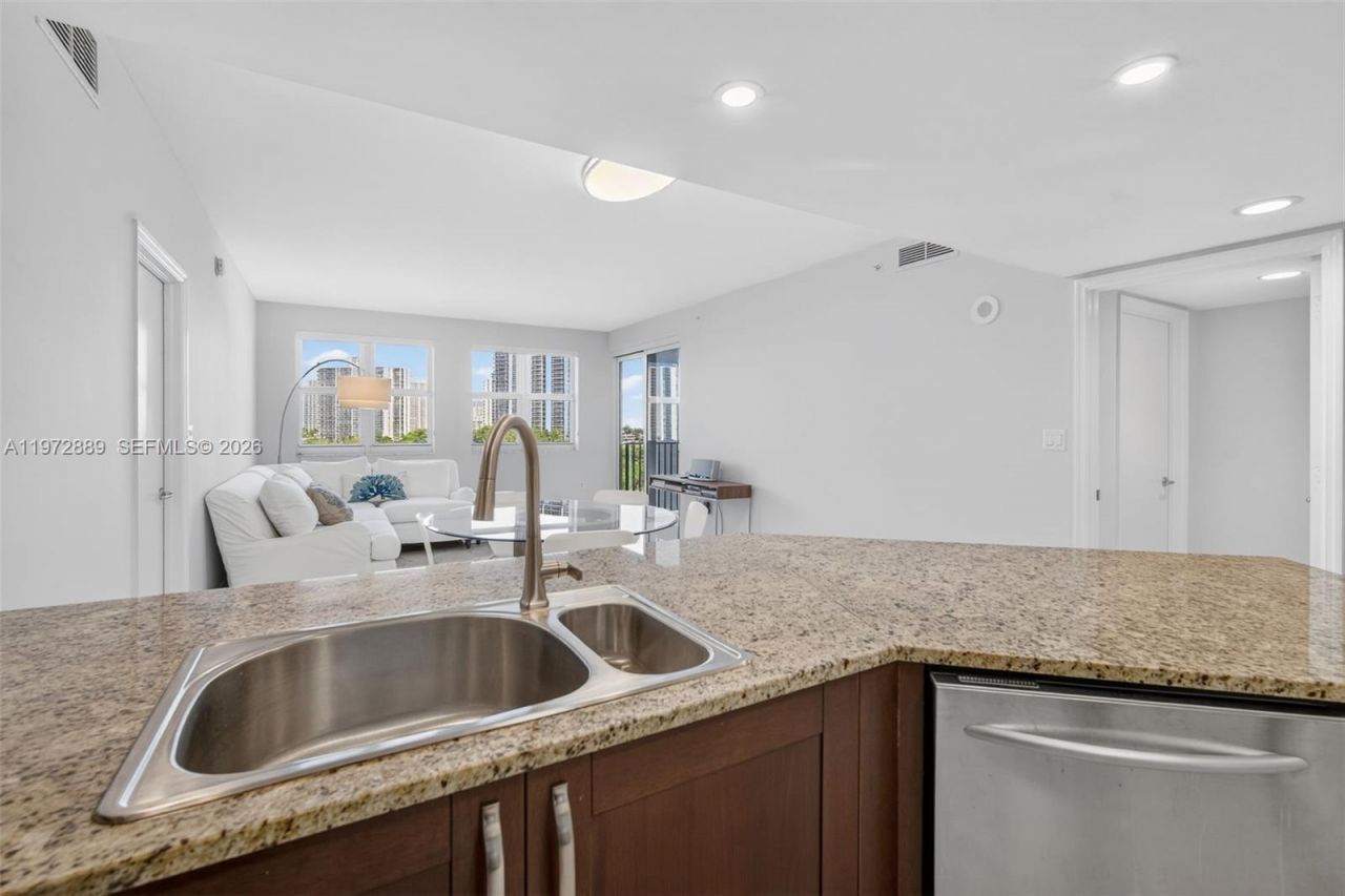 20000 E Country Club Dr, Unit 714, Aventura, FL 33180 Photo