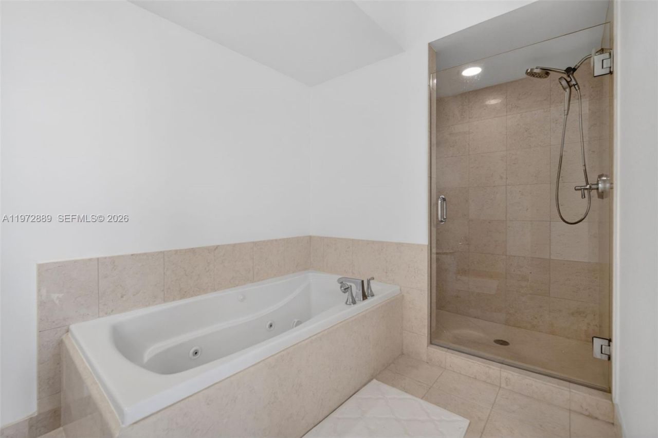 20000 E Country Club Dr, Unit 714, Aventura, FL 33180 Photo