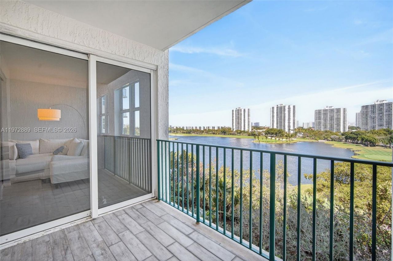 20000 E Country Club Dr, Unit 714, Aventura, FL 33180 Photo