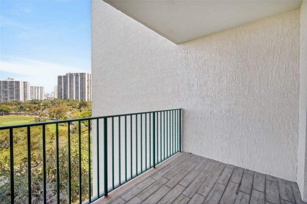20000 E Country Club Dr, Unit 714, Aventura, FL 33180 Photo