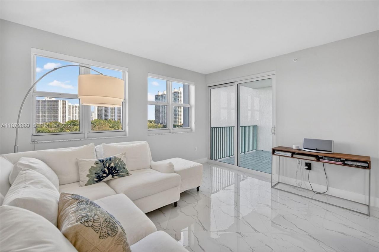 20000 E Country Club Dr, Unit 714, Aventura, FL 33180 Photo