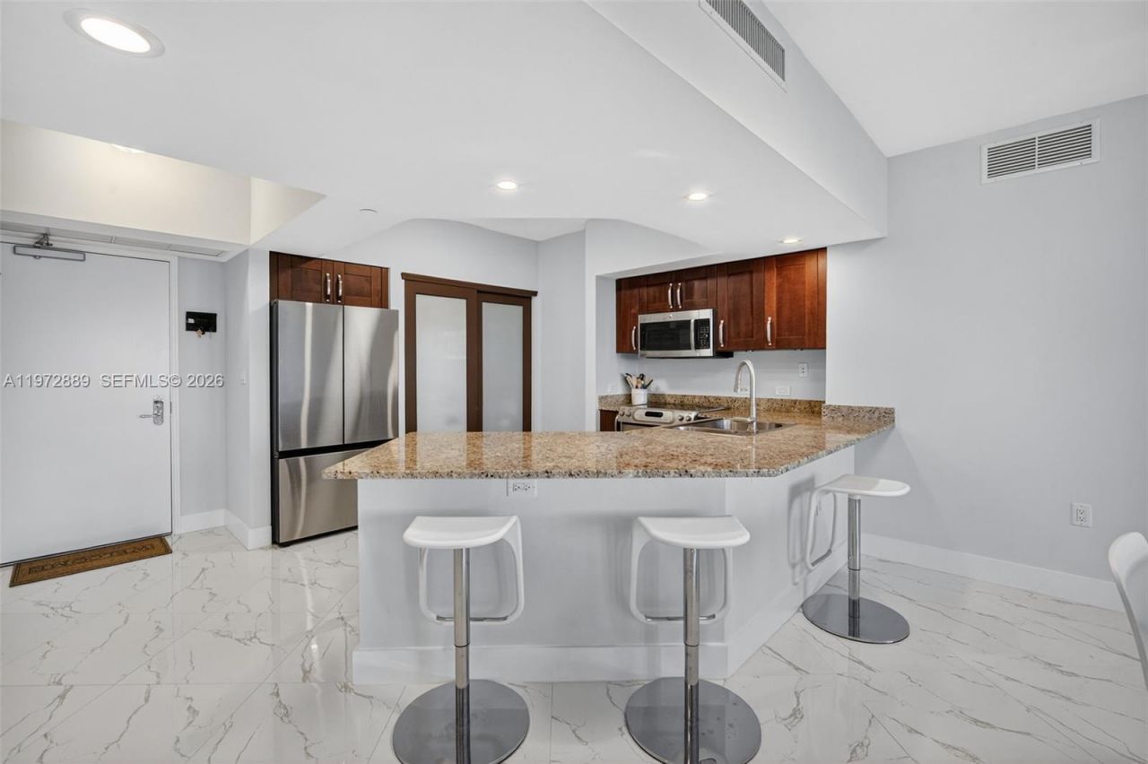 20000 E Country Club Dr, Unit 714, Aventura, FL 33180 Photo